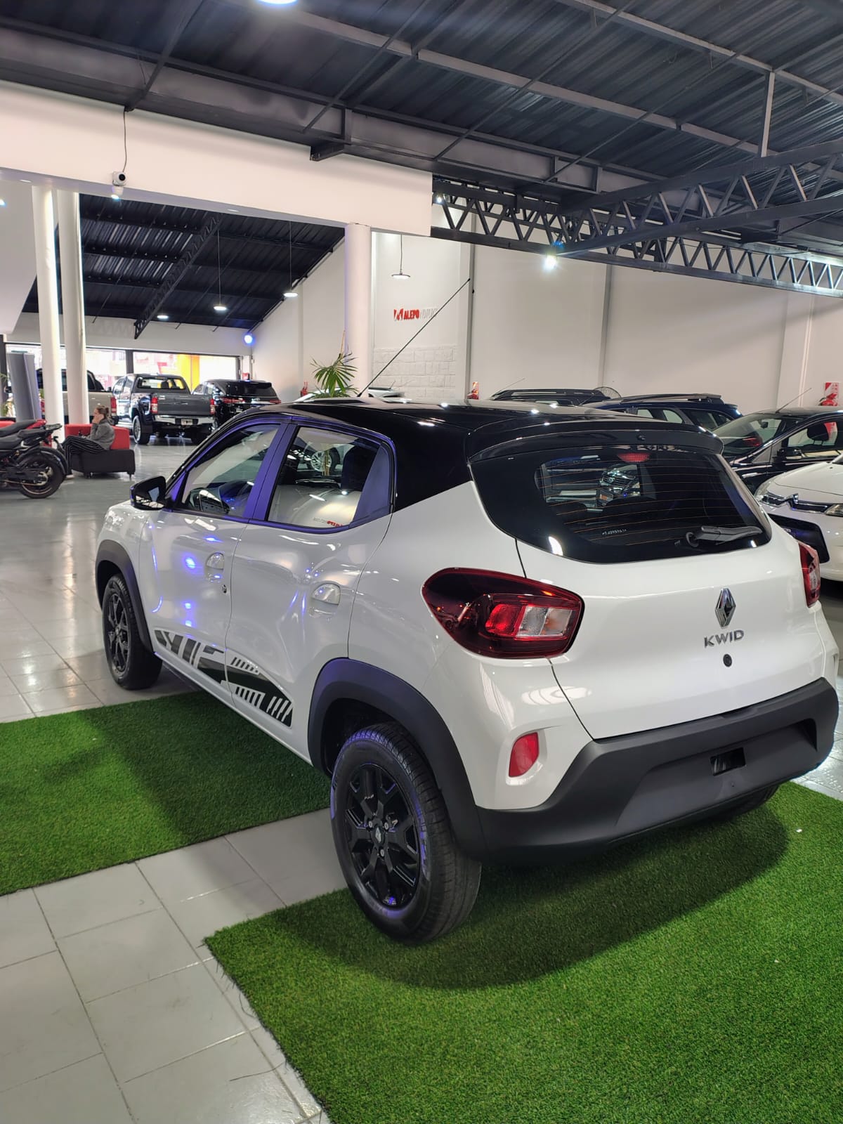 Renault Kwid 1.0 Iconic Bitono (L25) – Alepo Motors