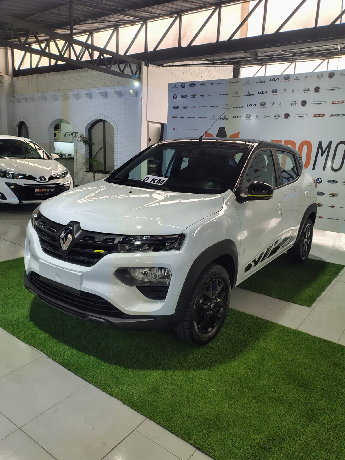 Renault Kwid 1.0 Iconic Bitono (L25) – Alepo Motors