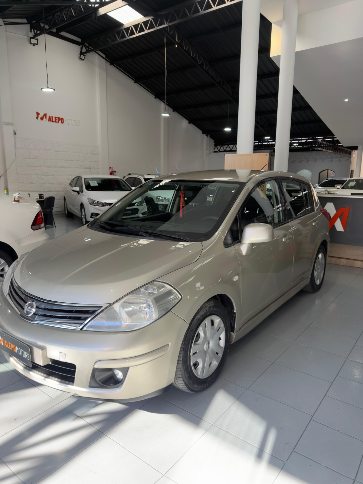 Nissan Tiida 1.8 5ptas Visia