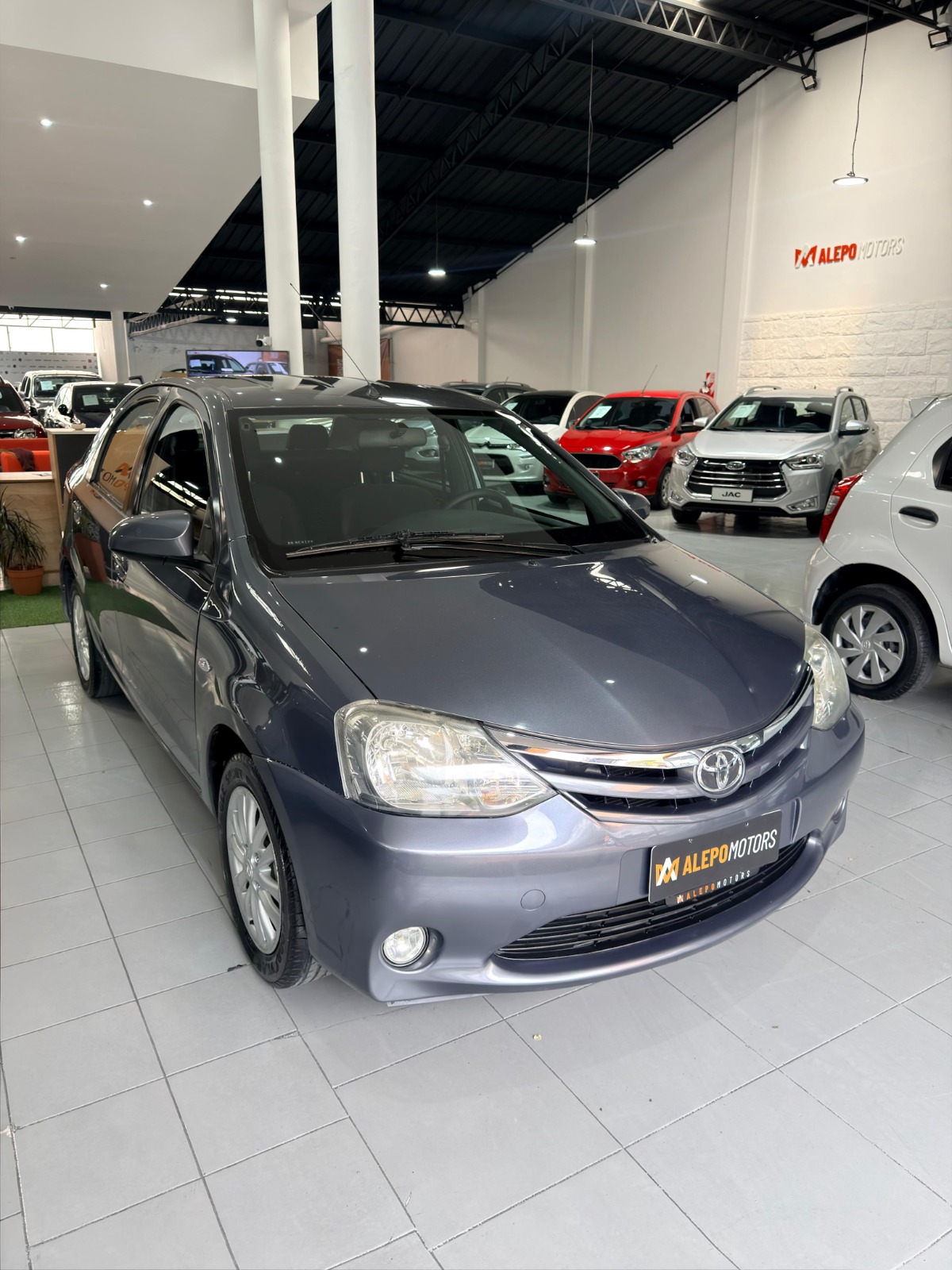 Toyota Etios 1.5 4ptas XLS - Imagen 2