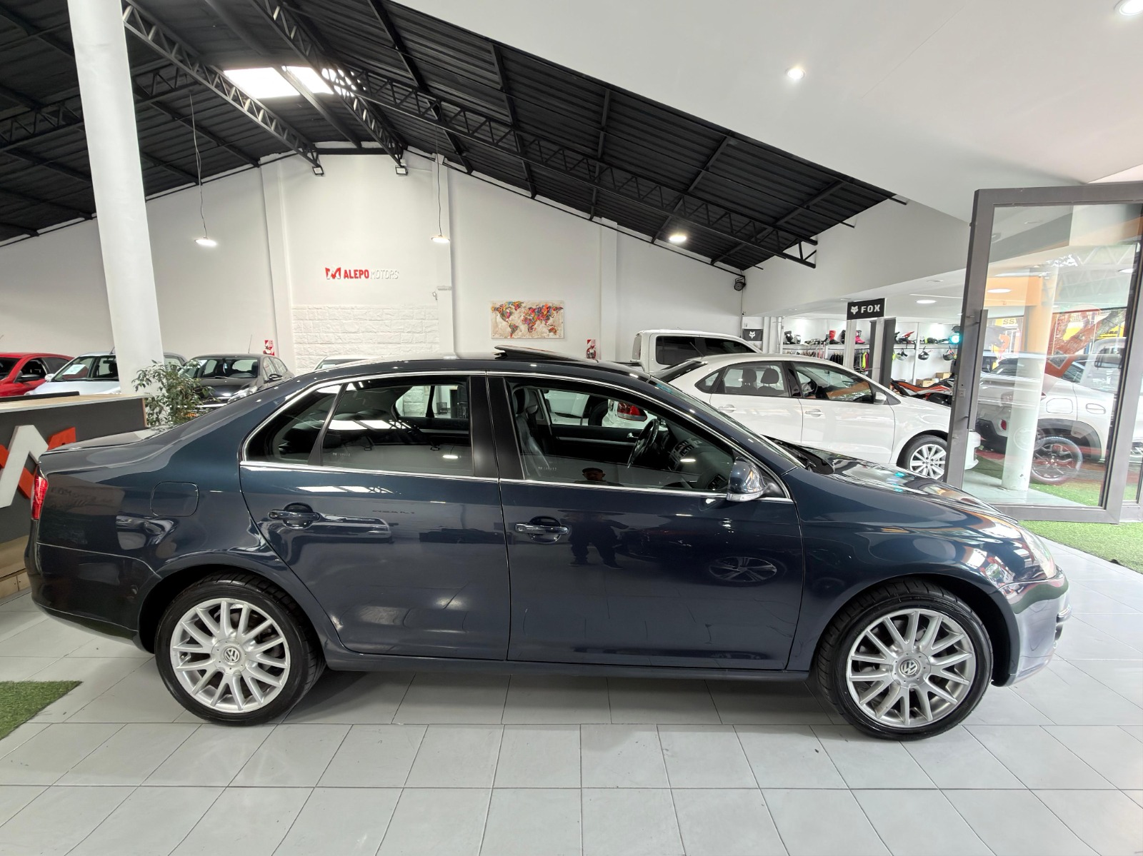 Volkswagen Vento 2.0 FSI Elegance DSG 200cv - Imagen 4