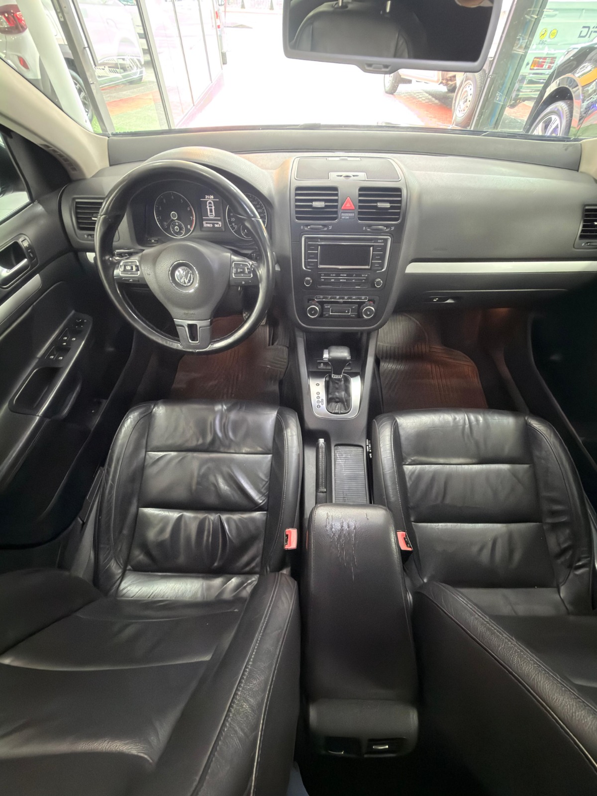 Volkswagen Vento 2.0 FSI Elegance DSG 200cv - Imagen 6