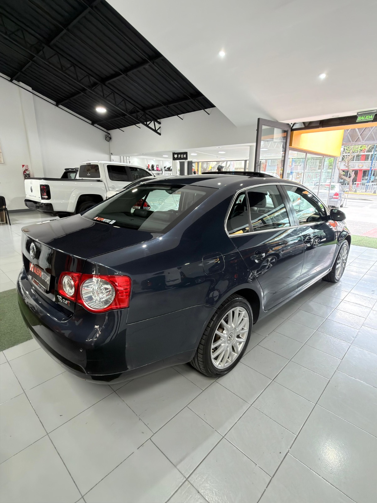 Volkswagen Vento 2.0 FSI Elegance DSG 200cv - Imagen 9