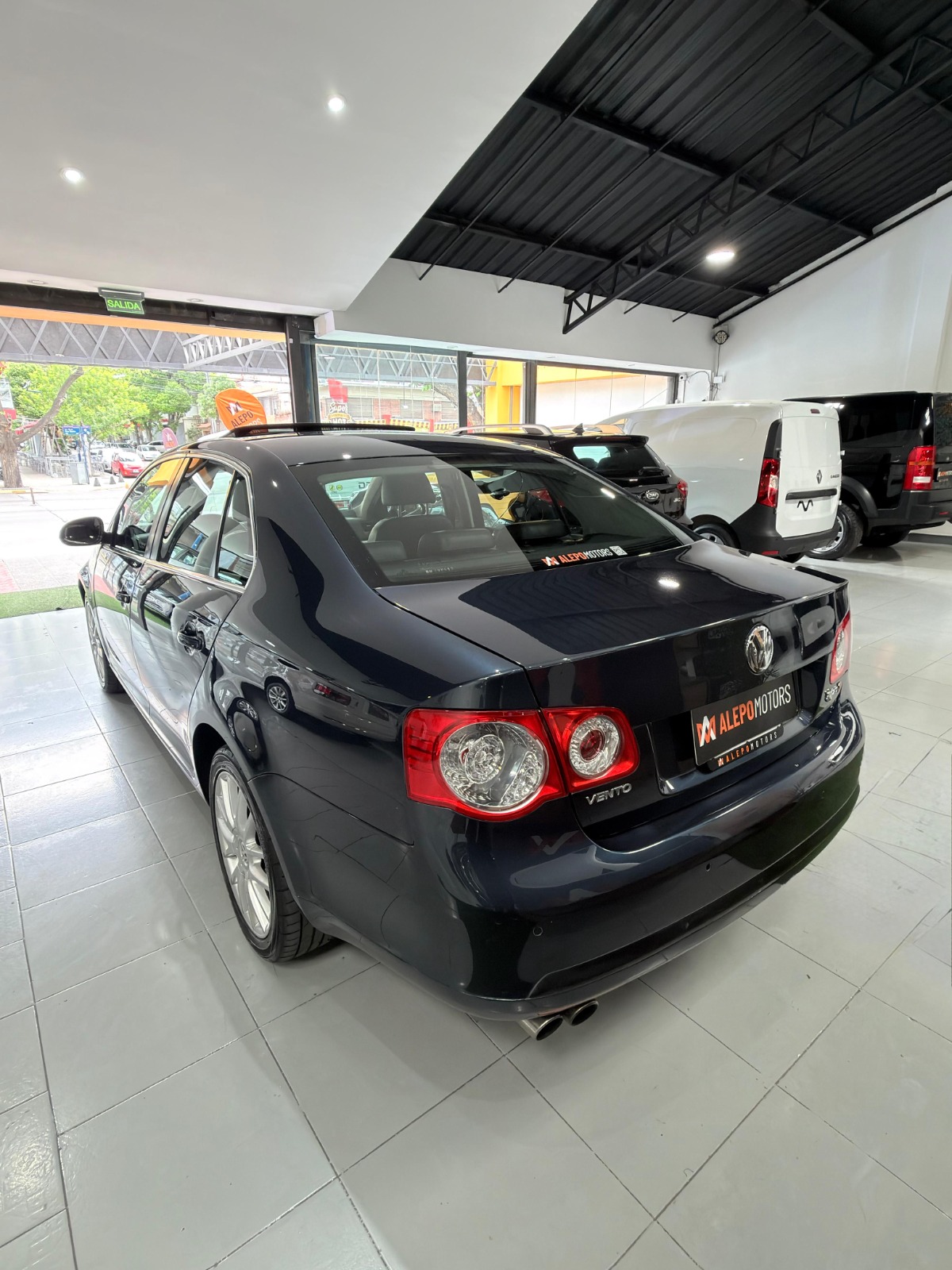 Volkswagen Vento 2.0 FSI Elegance DSG 200cv - Imagen 12